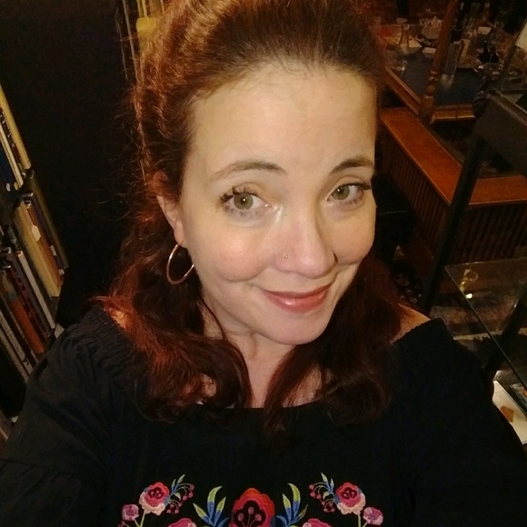 Meet your Posher, Lisa - Picture 2 of 3